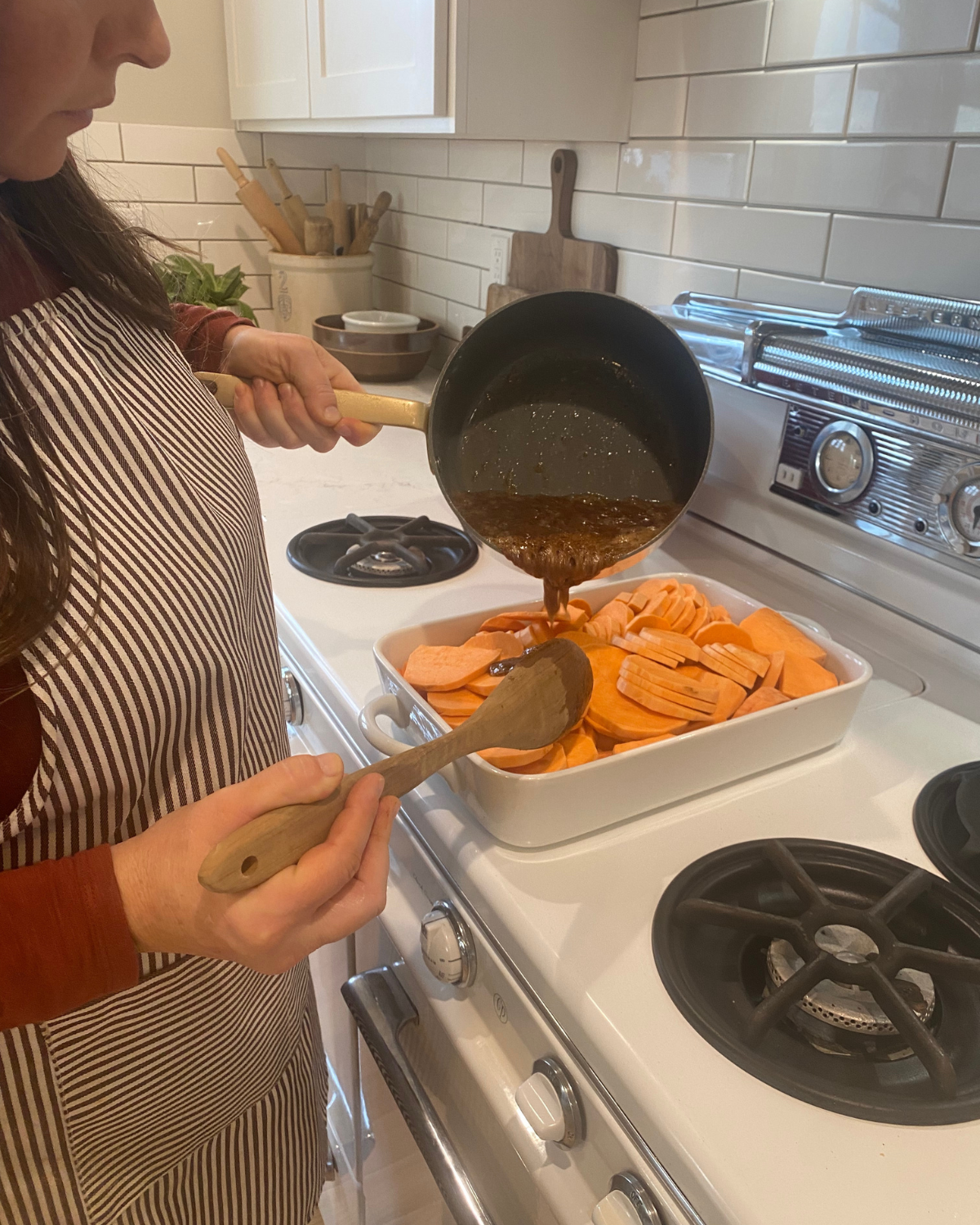 pouring glaze over sweet potatoes