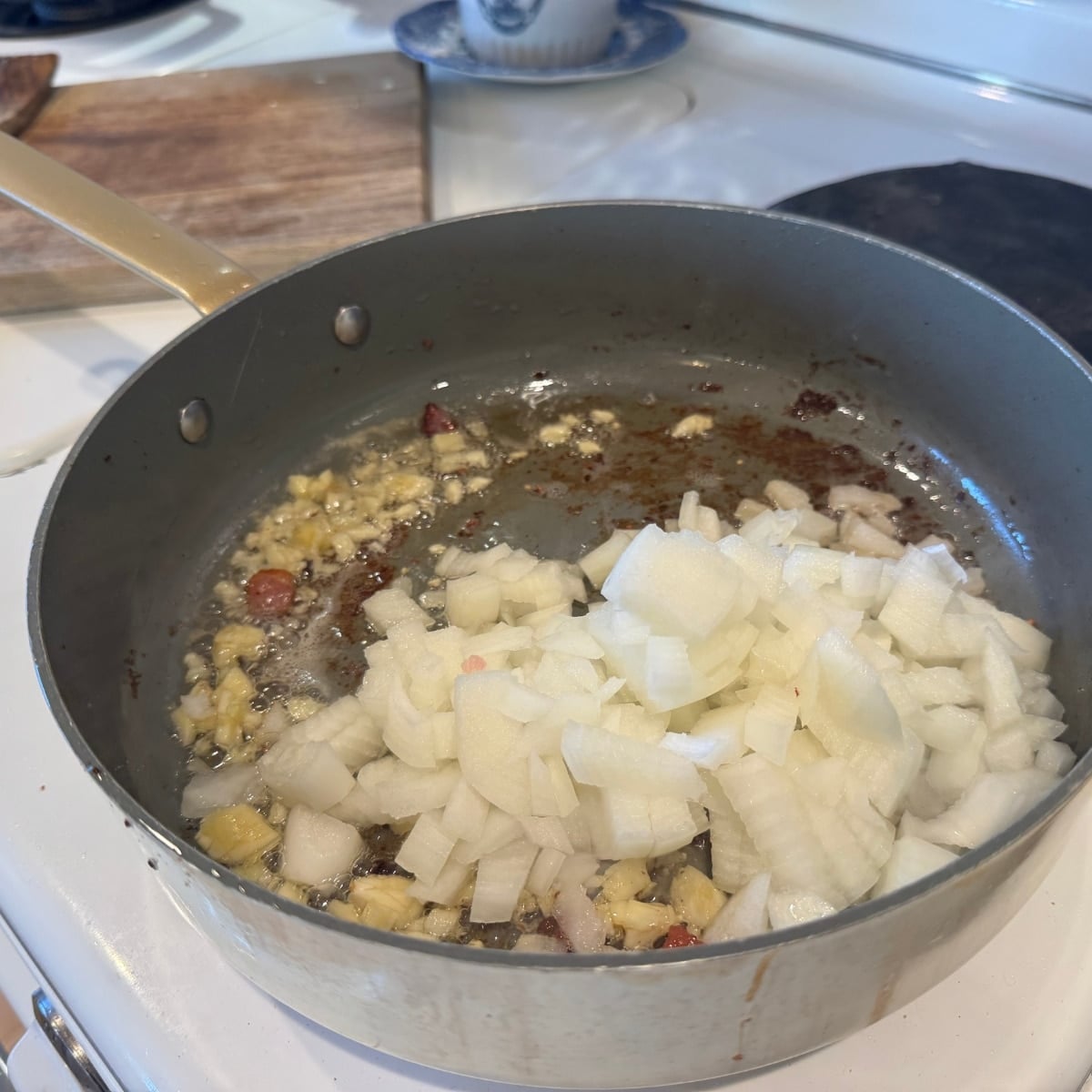 sautéing onions and garlic (1)