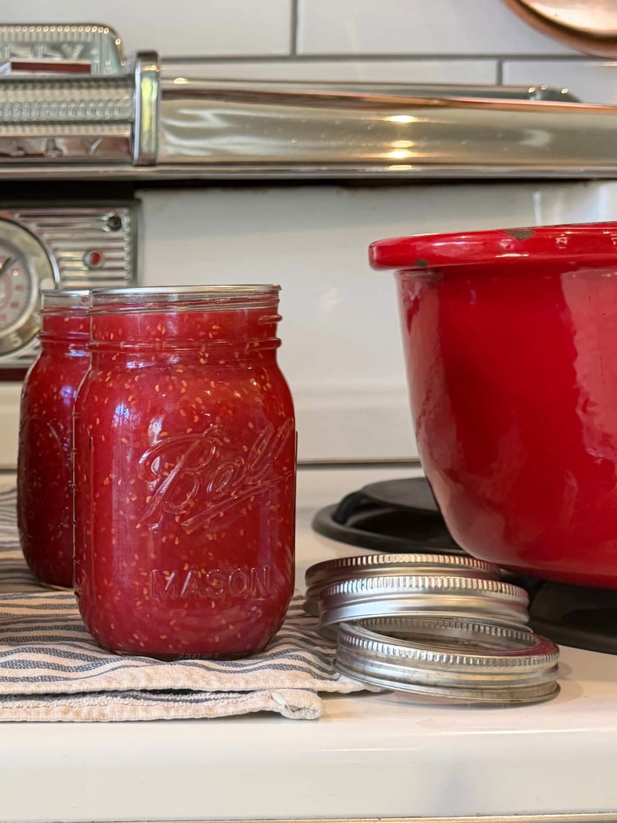 lids on top of mason jars with bands on the side