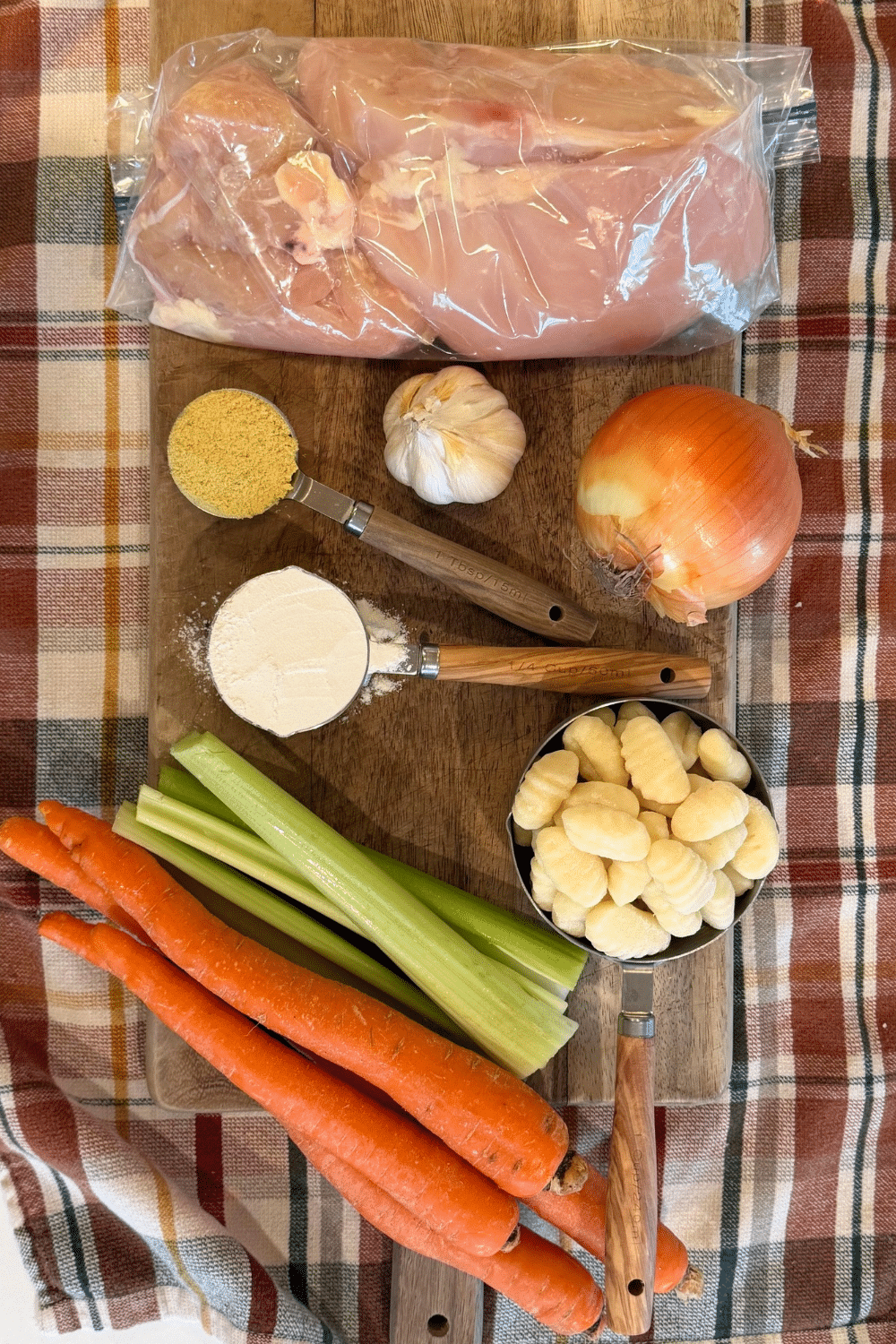 chicken breasts, garlic cloves, onion, celery sticks, carrots, flour, boulion, gnocci